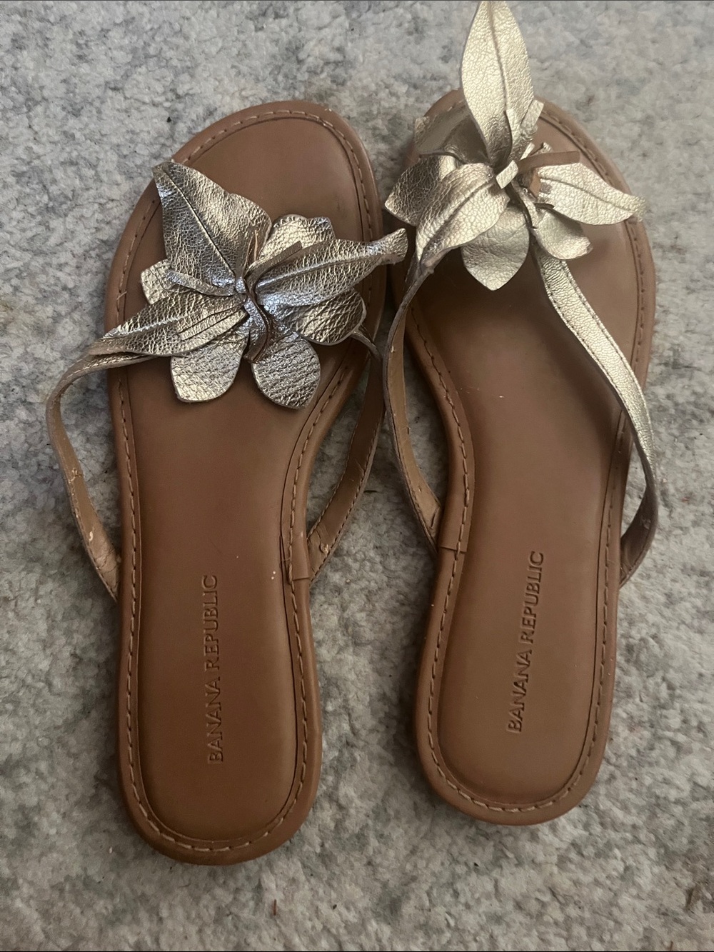 Banana Republic Metallic Gold Floral Toe-Post Sandals